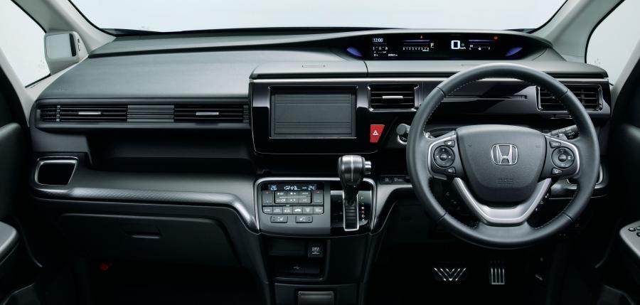 Торпедо Honda StepWGN Spada 2017 года  (фото 8 из 17)